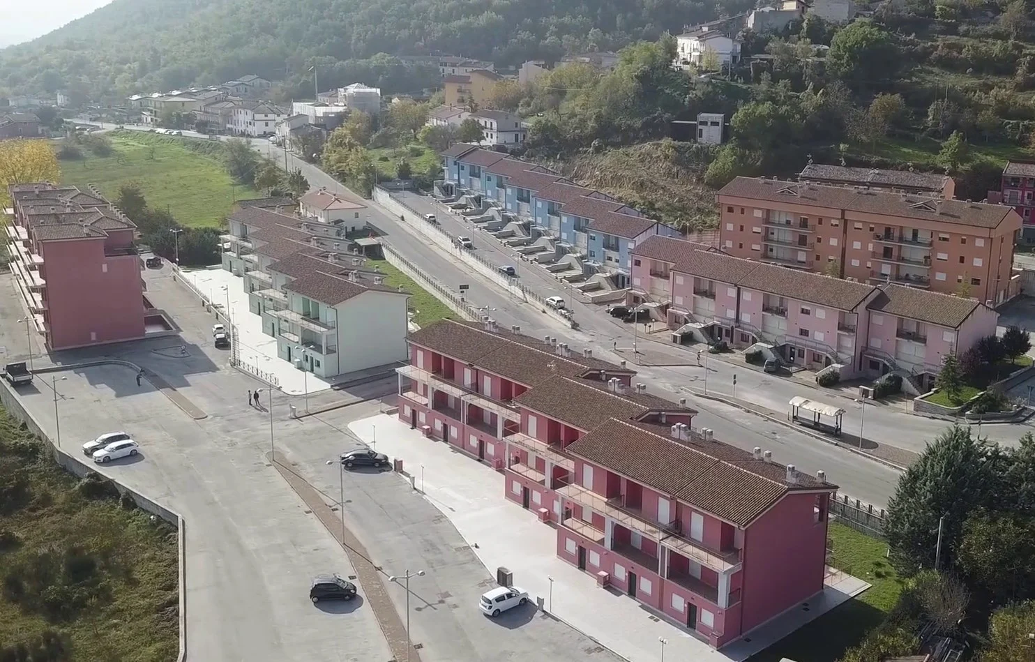 Veduta aerea del complesso New Campus a Colle di Preturo, tra la collina e la valle
